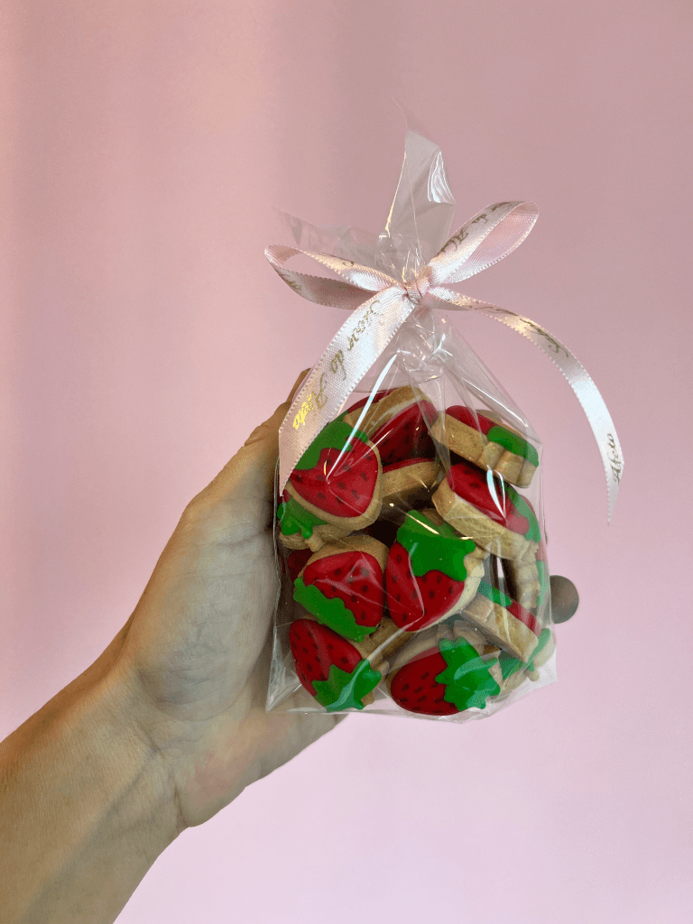 Petits fours moranguinhos - Biscoito artesanal Sabor do Afeto